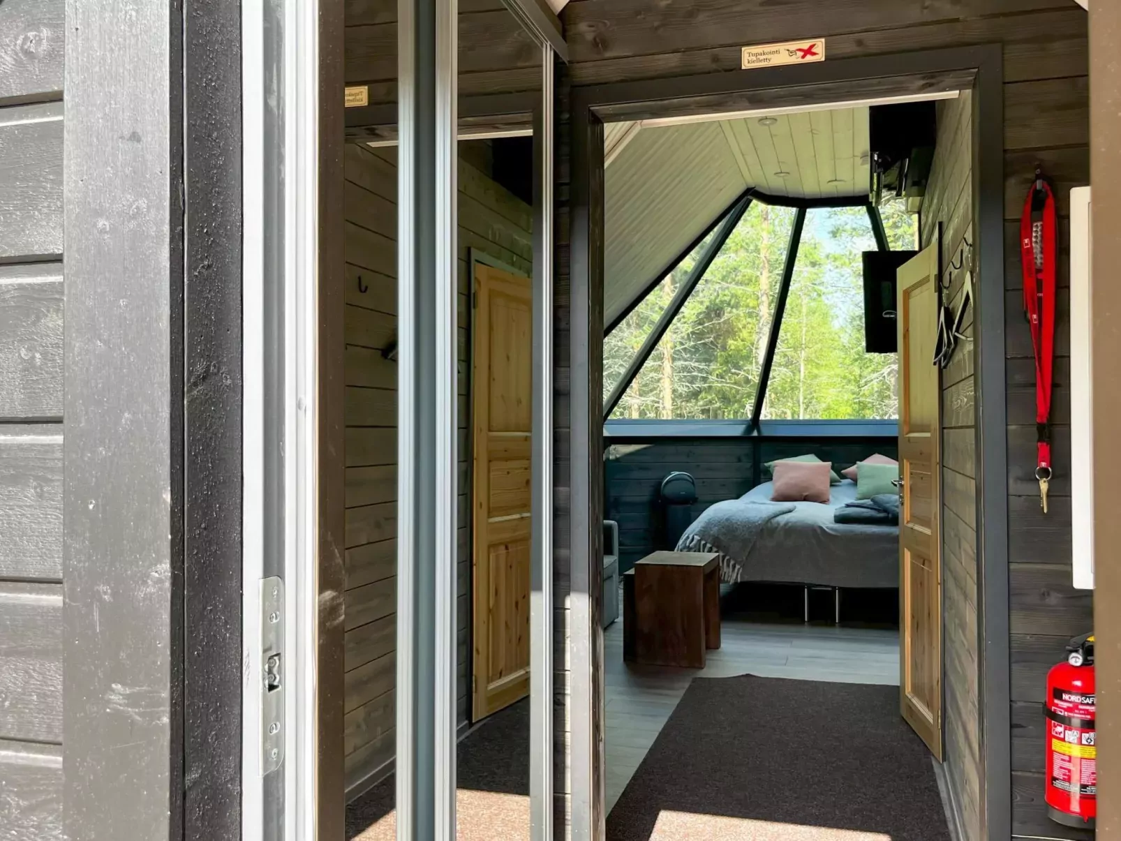 Samruam b aurora cabin-Inside