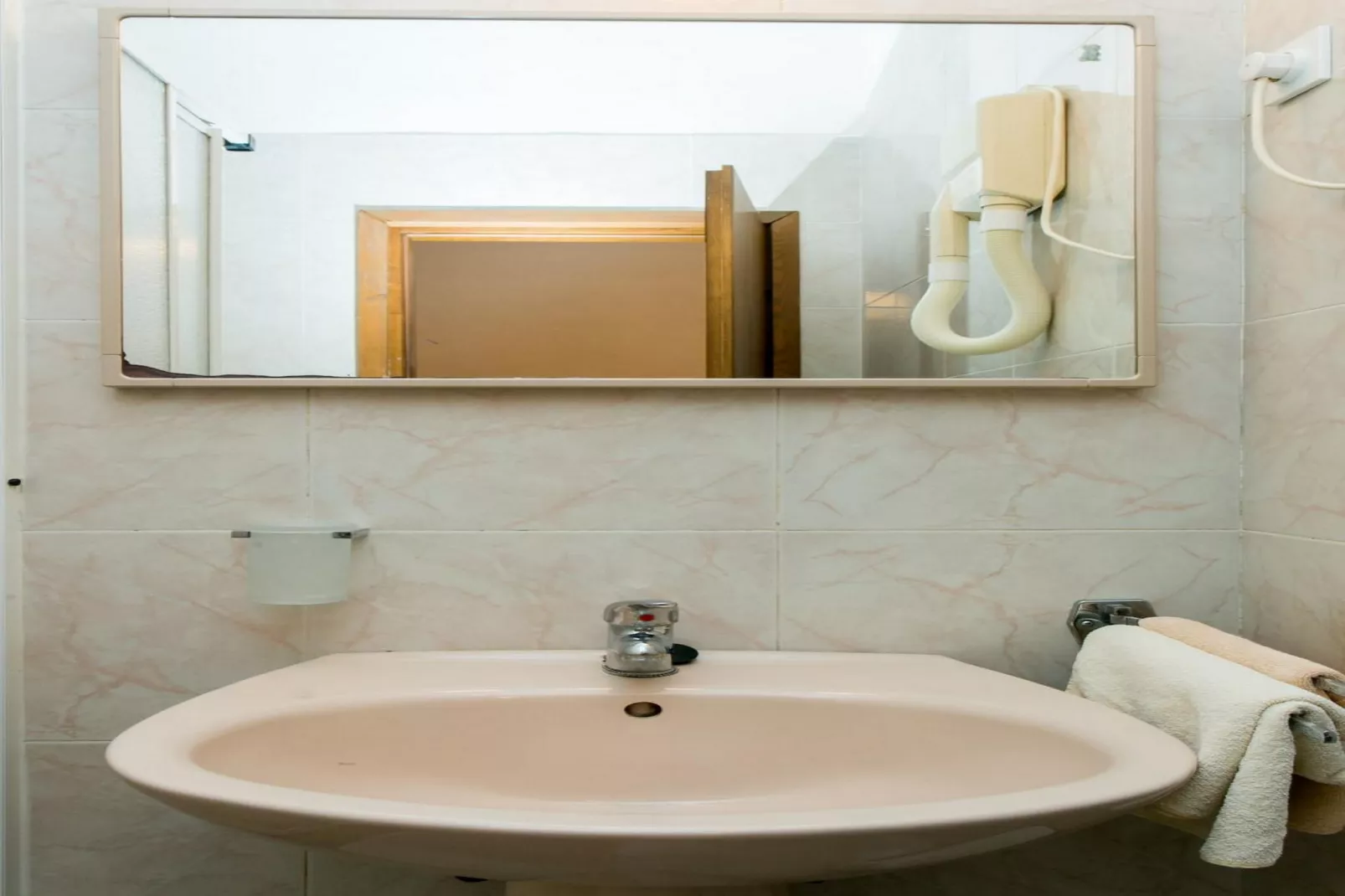 Apartments Elelu - Two-Bedroom Apartment with Terrace-Salle de bain