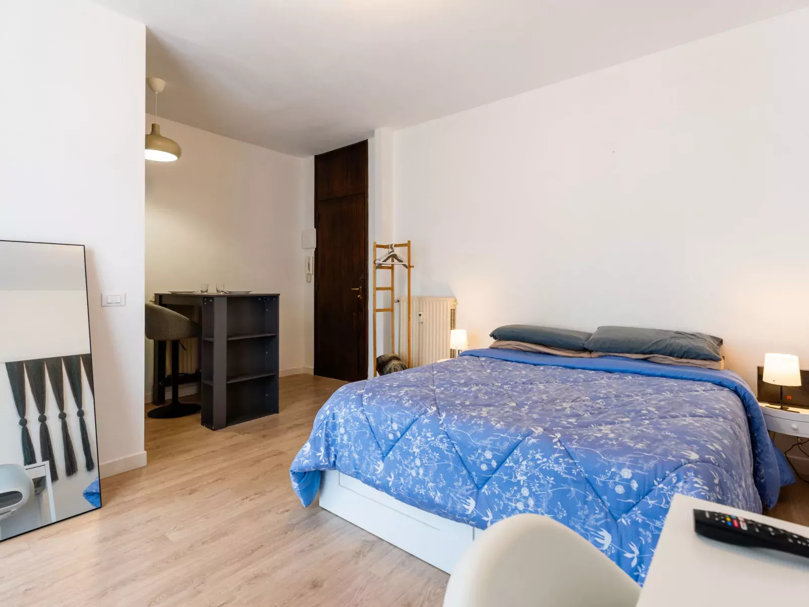 Modern Studio Nest-Inside