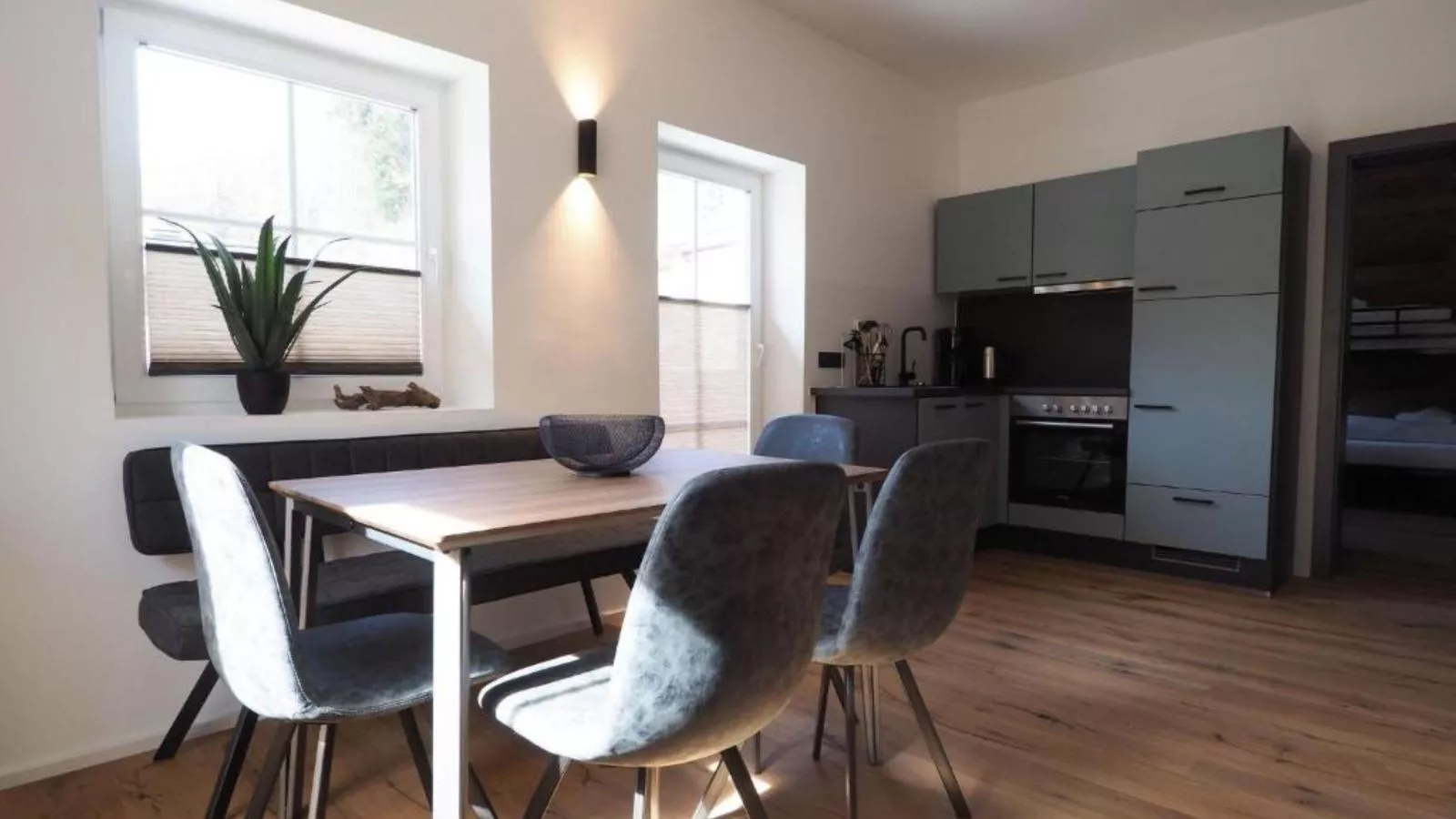 Leni Top 1-Dining room