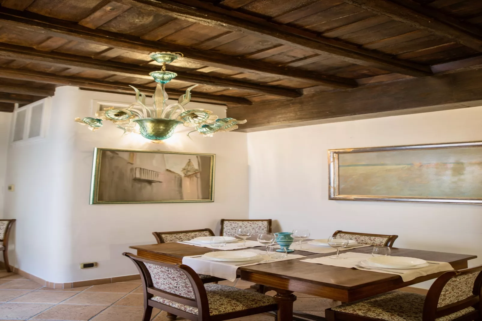 Trevi Fountain Apartment-Dining room