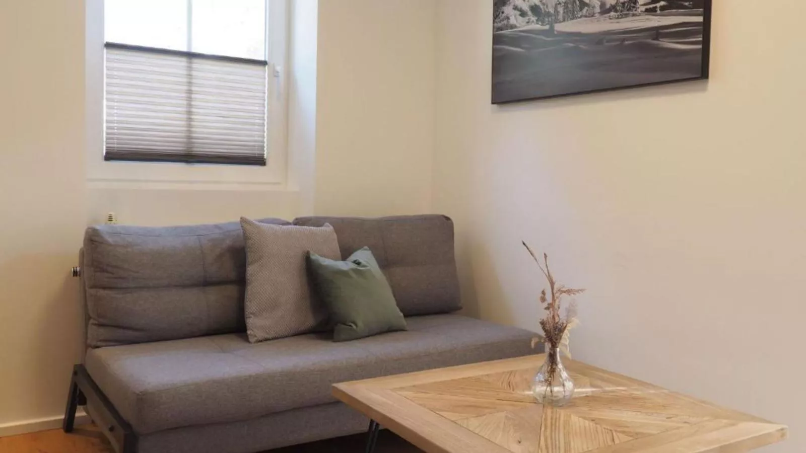 Leni Top 3-Living room