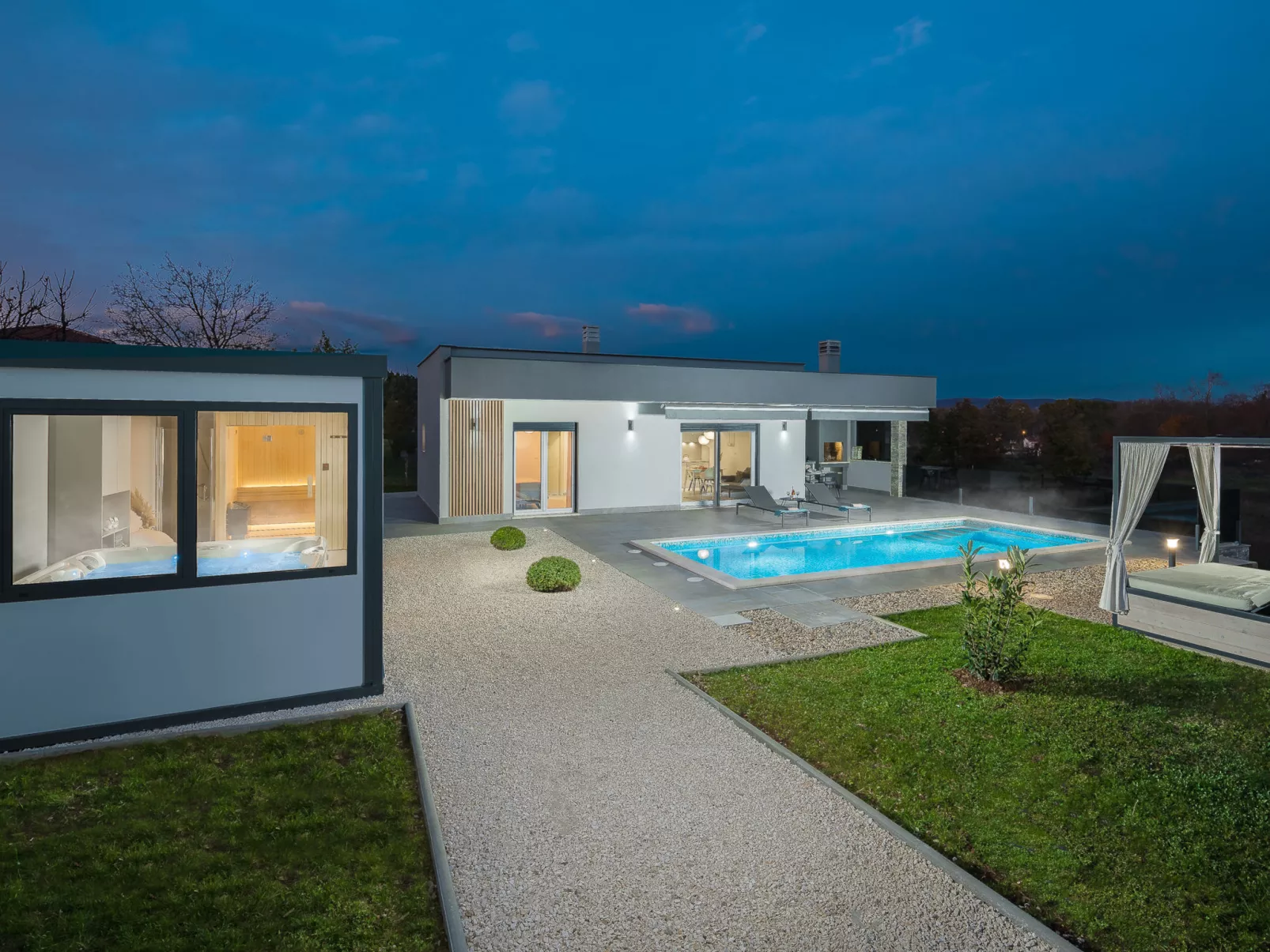 Villa Romantica-Outside