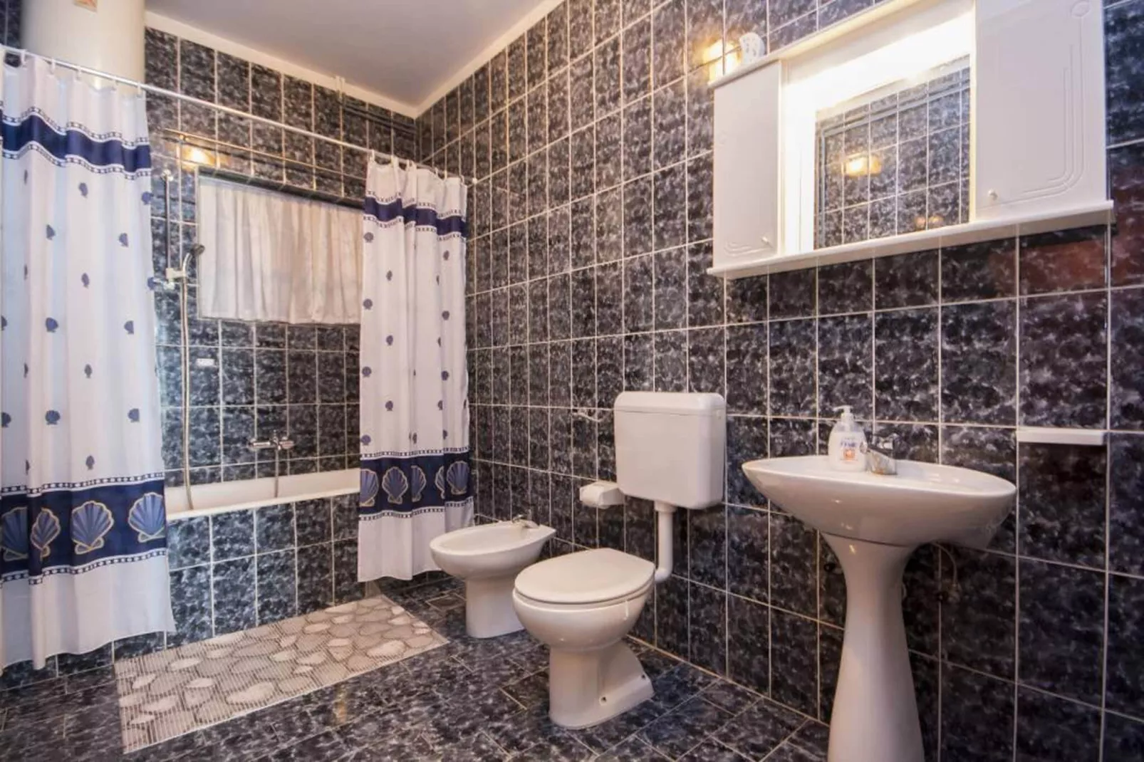 Apartments Zdenka - two bedroom apartment A1-Bathroom