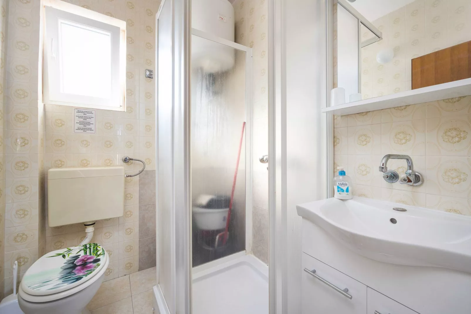 Apartments Anna - One Bedroom Apartment-Bathroom