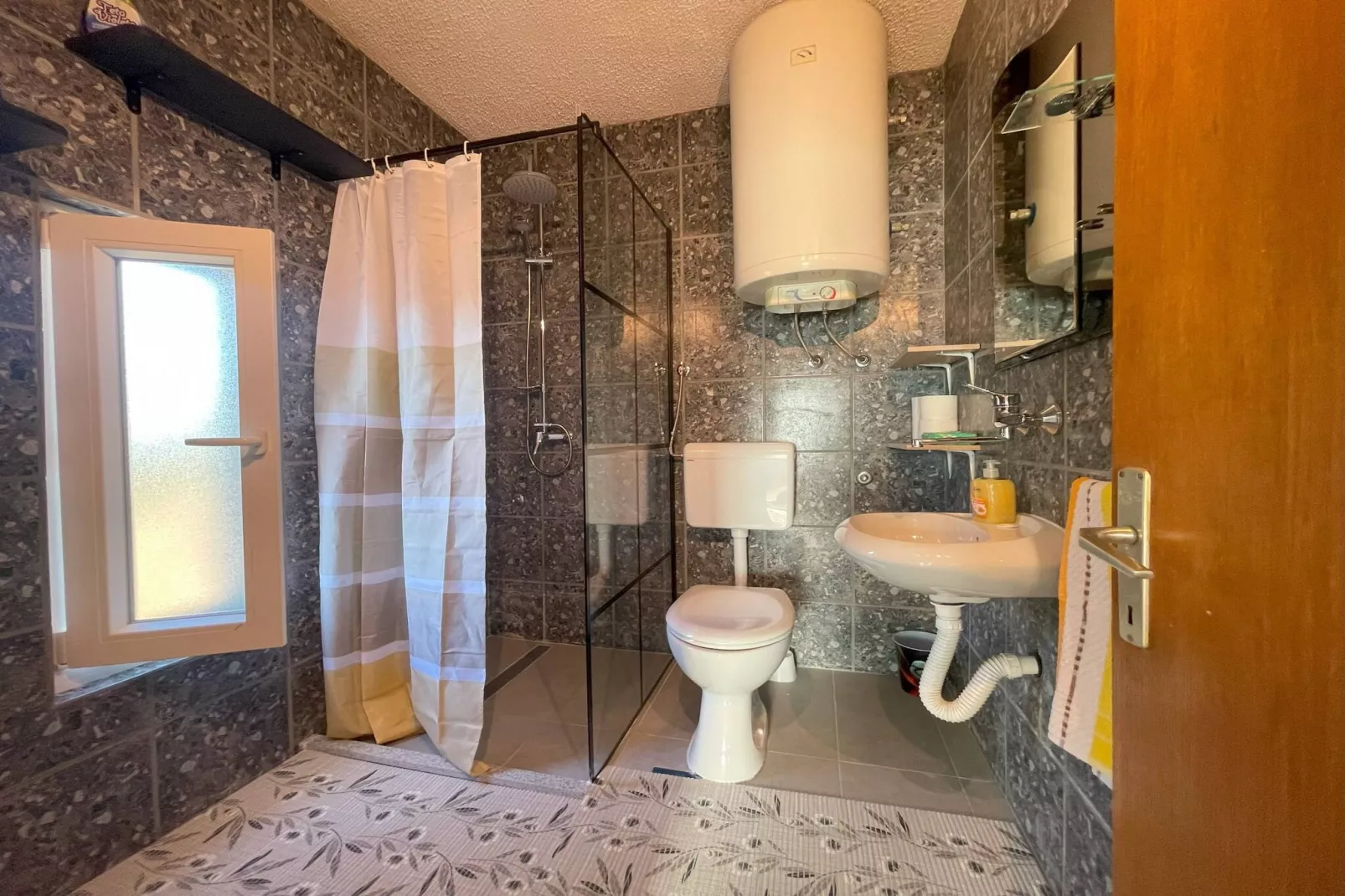 Apartments Tonči - balcony A1-Badezimmer