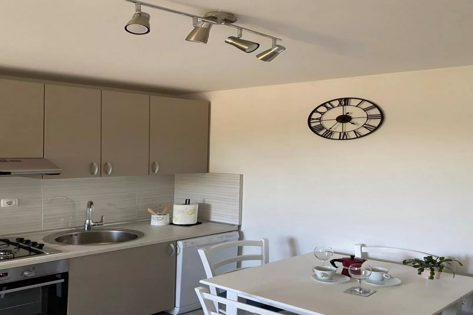 Apartment Ante-Kitchen