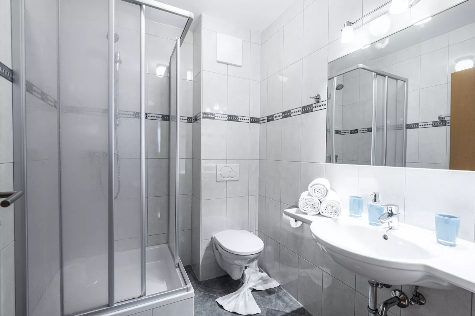 Comfort three-bedroom apartment – HO3C-Bathroom
