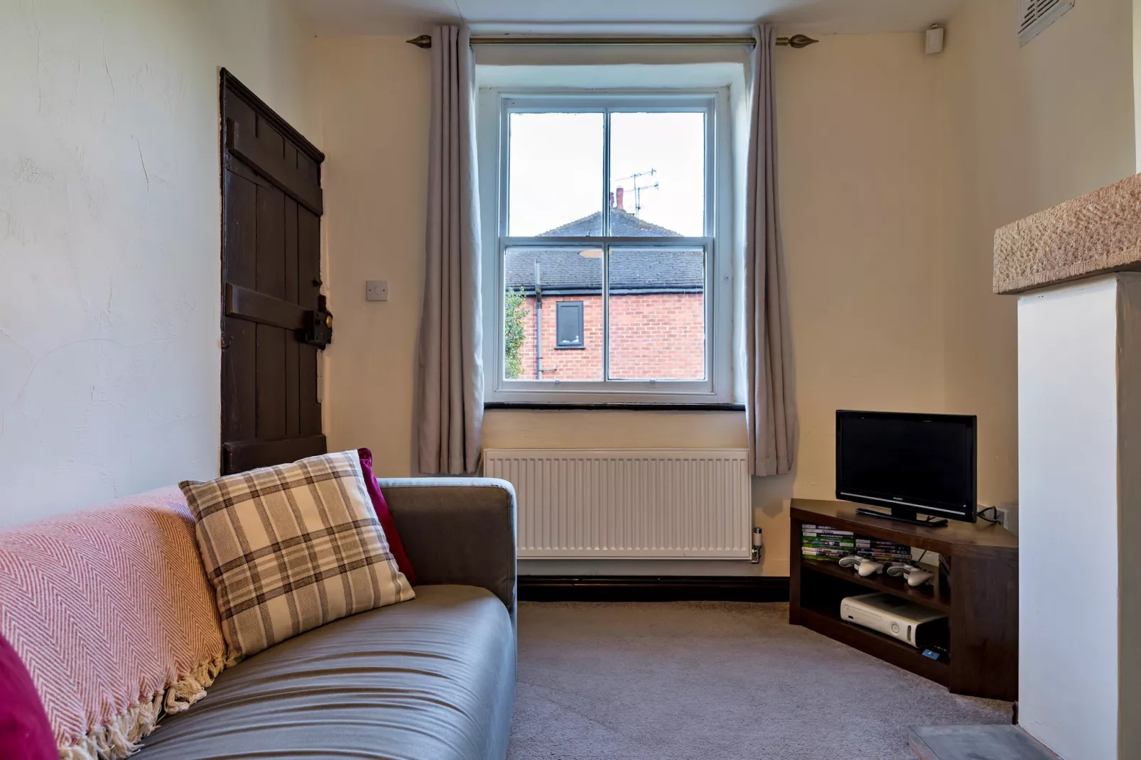 Spring Cottage-Living room