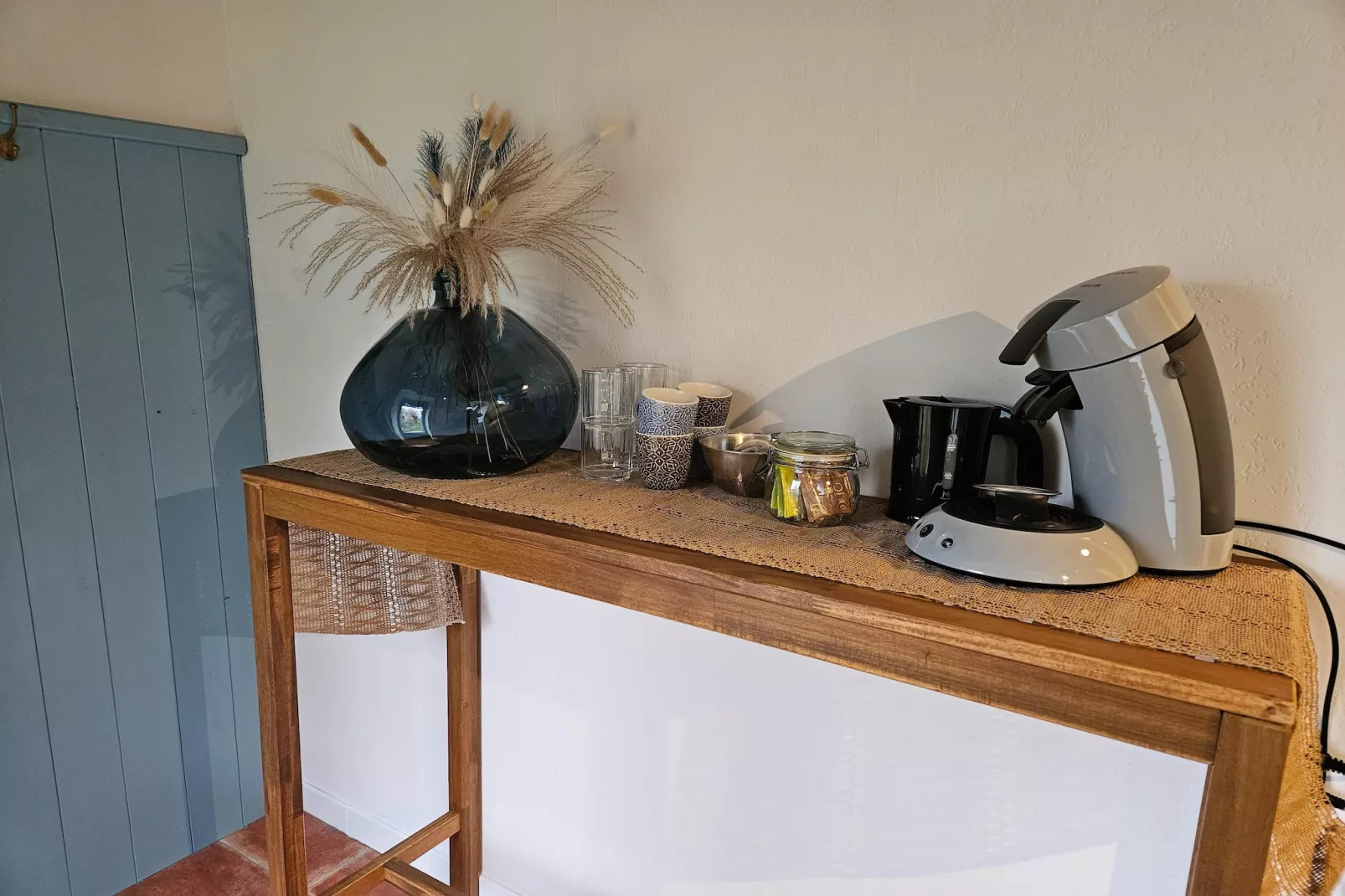 Le Dauphin bleu-Kitchen