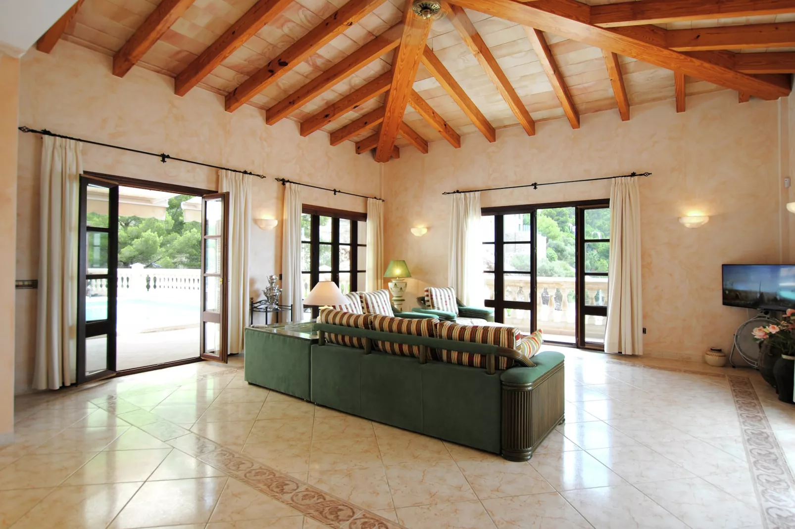 Wundeschönes & Nachhaltiges Casa Cap Vermell-Wohnzimmer