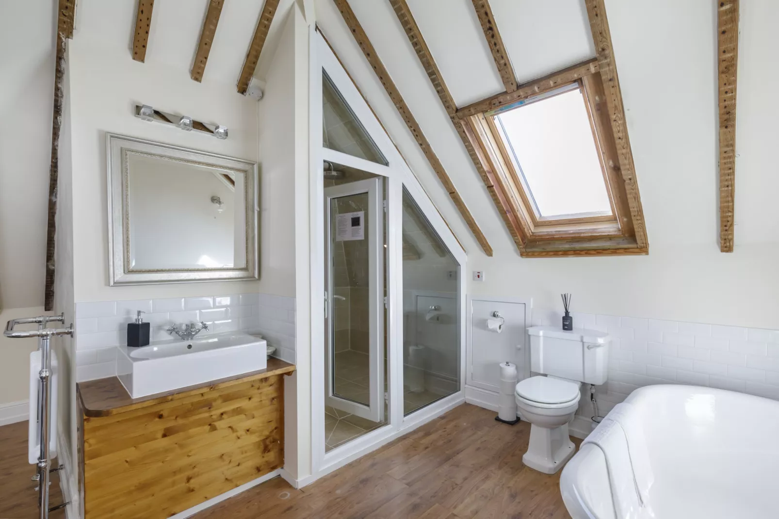 Pittodrie Guest House - Apartment 6-Bathroom