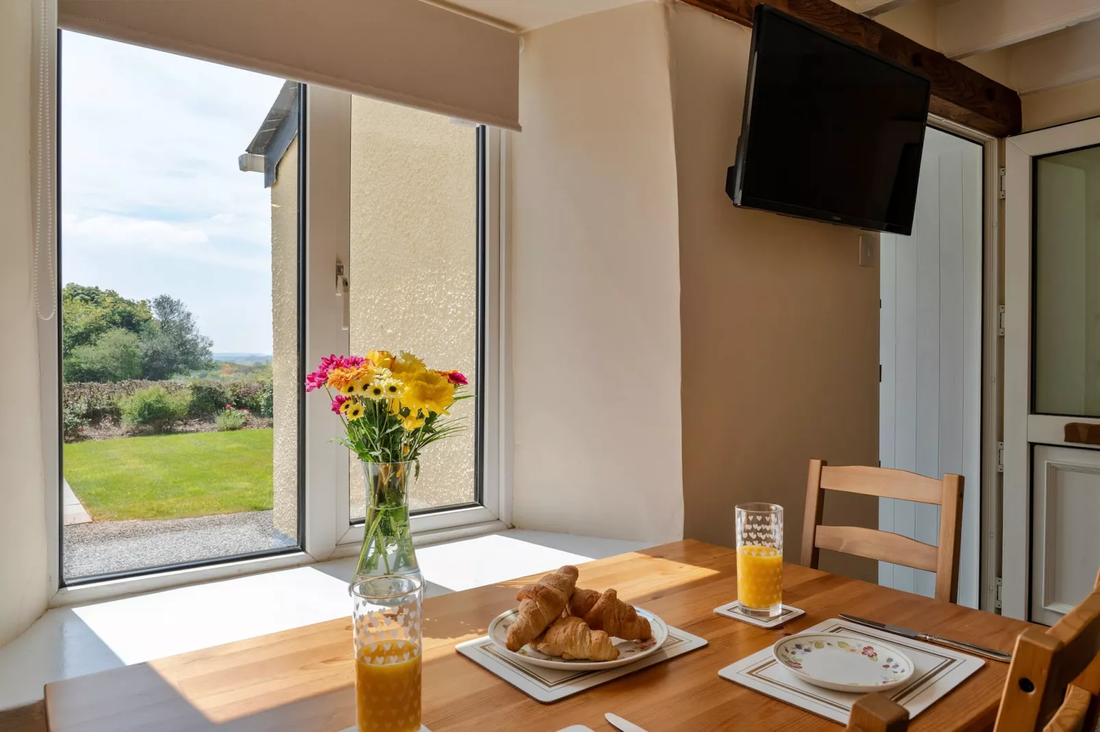 Cutkieve Farm Cottage-Dining room