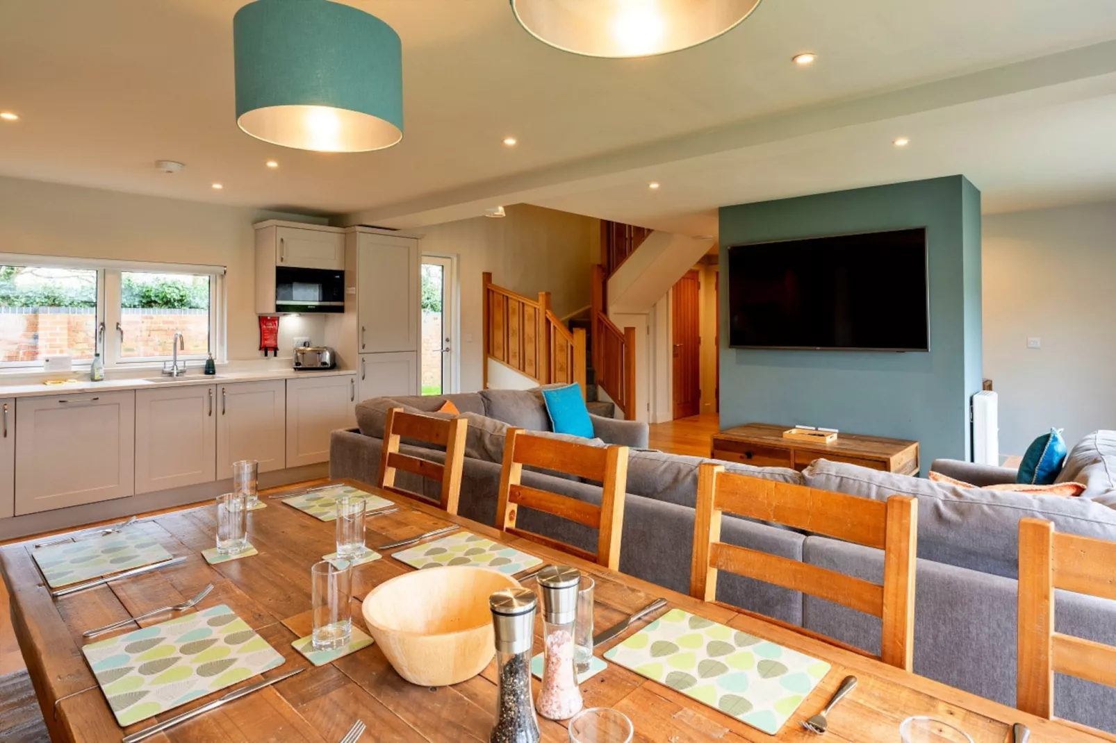 Oak Cottage-Dining room