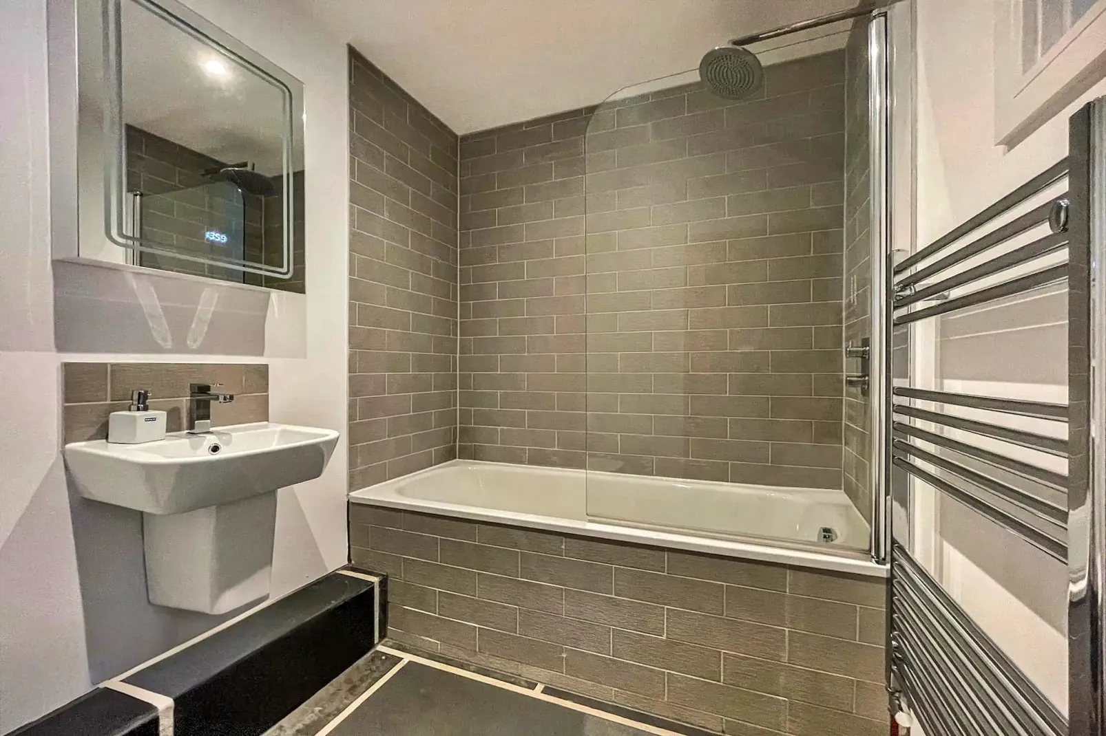 Wiggle Barn, Kingsand-Bathroom