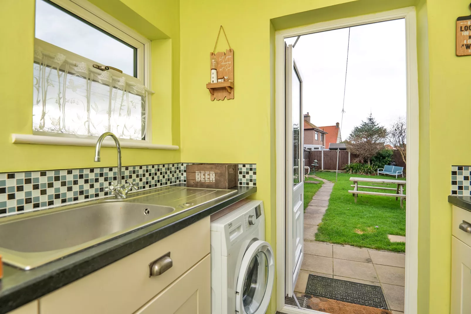 Llys Llewellyn-Kitchen