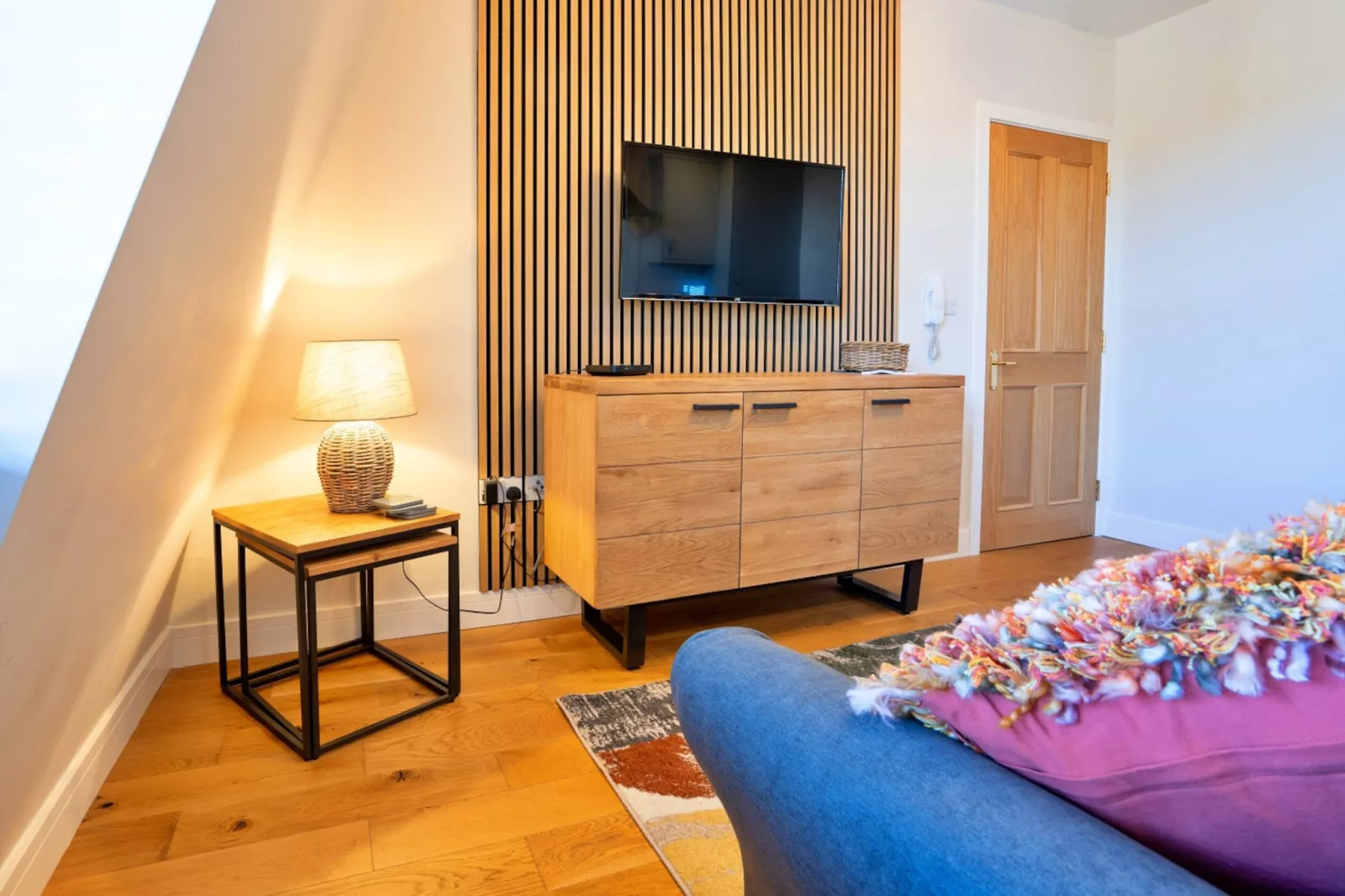 Nelly's Nook-Living room