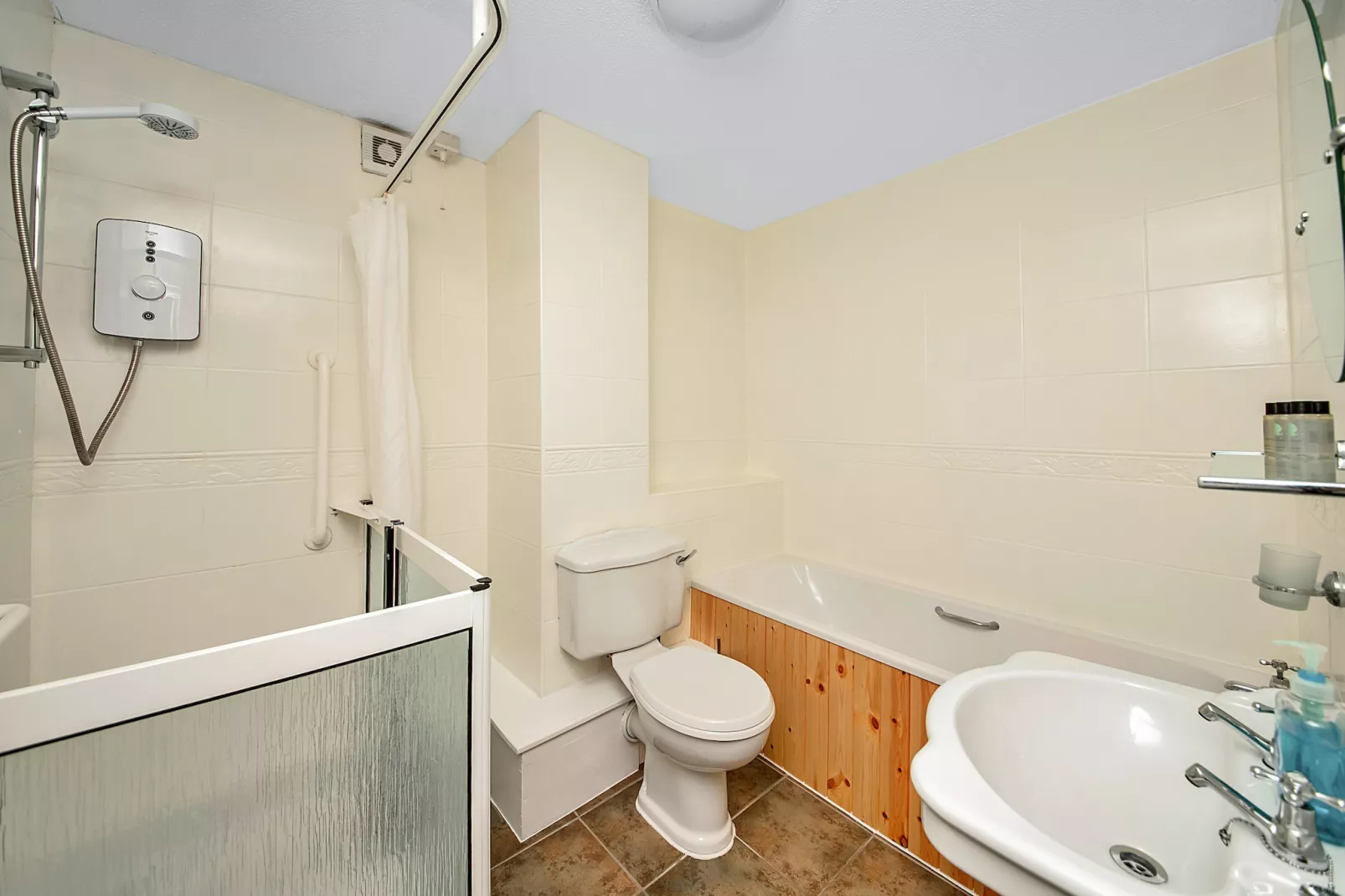 Kilburn Hall Apt-Bedroom