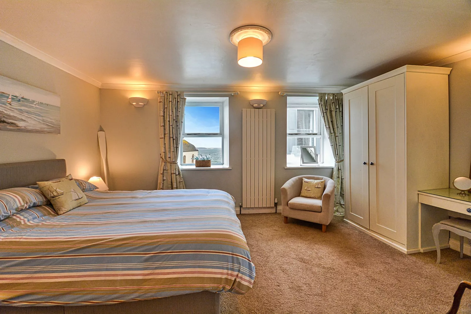 Nor Nour, Cawsand-Chambre