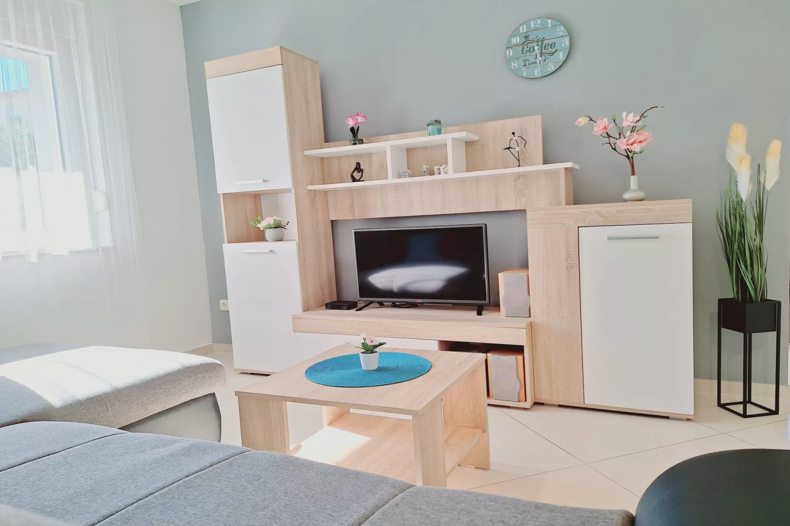 Enelani 1-Wohnzimmer