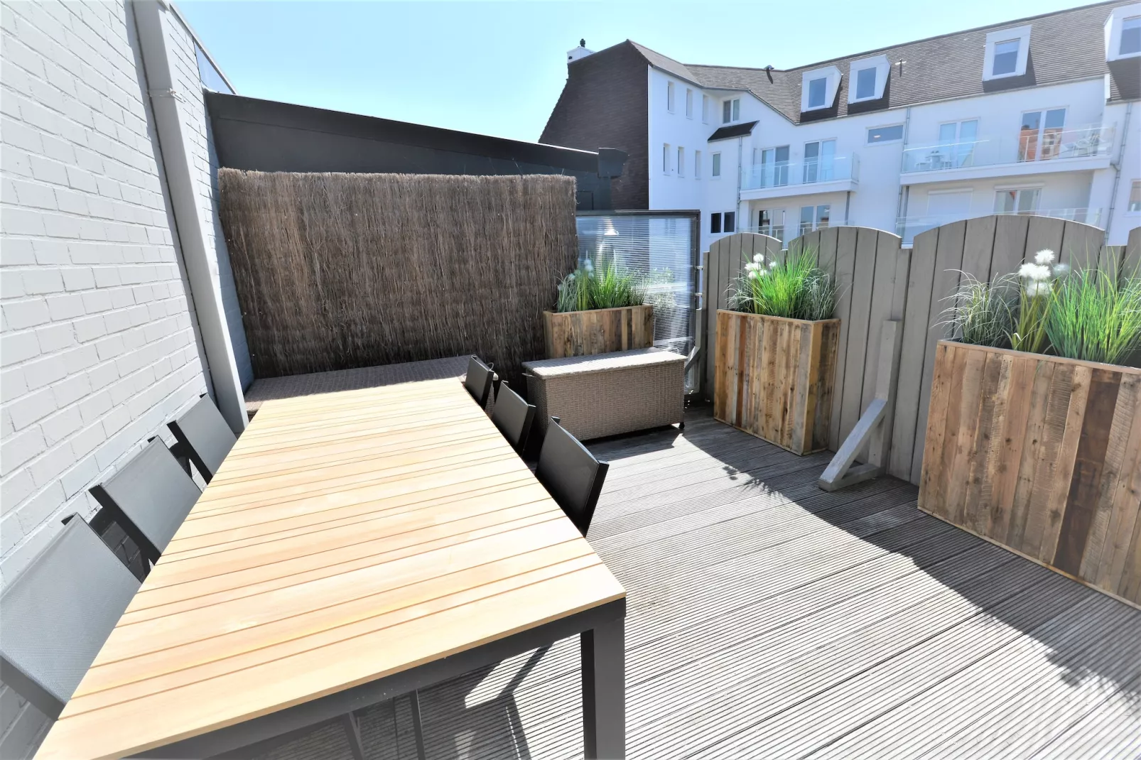 Sunrise 64-Terrace balcony