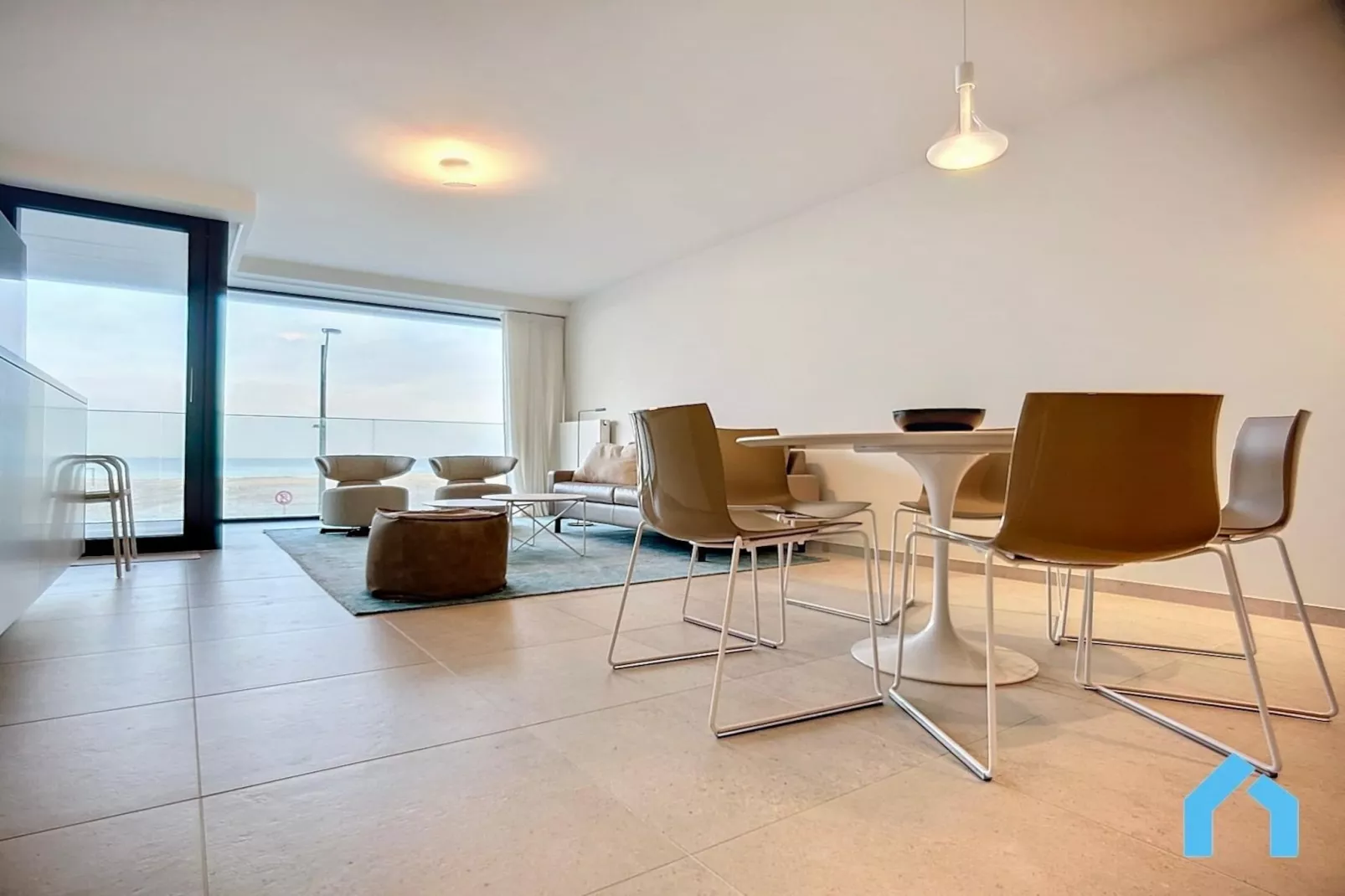 Emeraude 11-Dining room