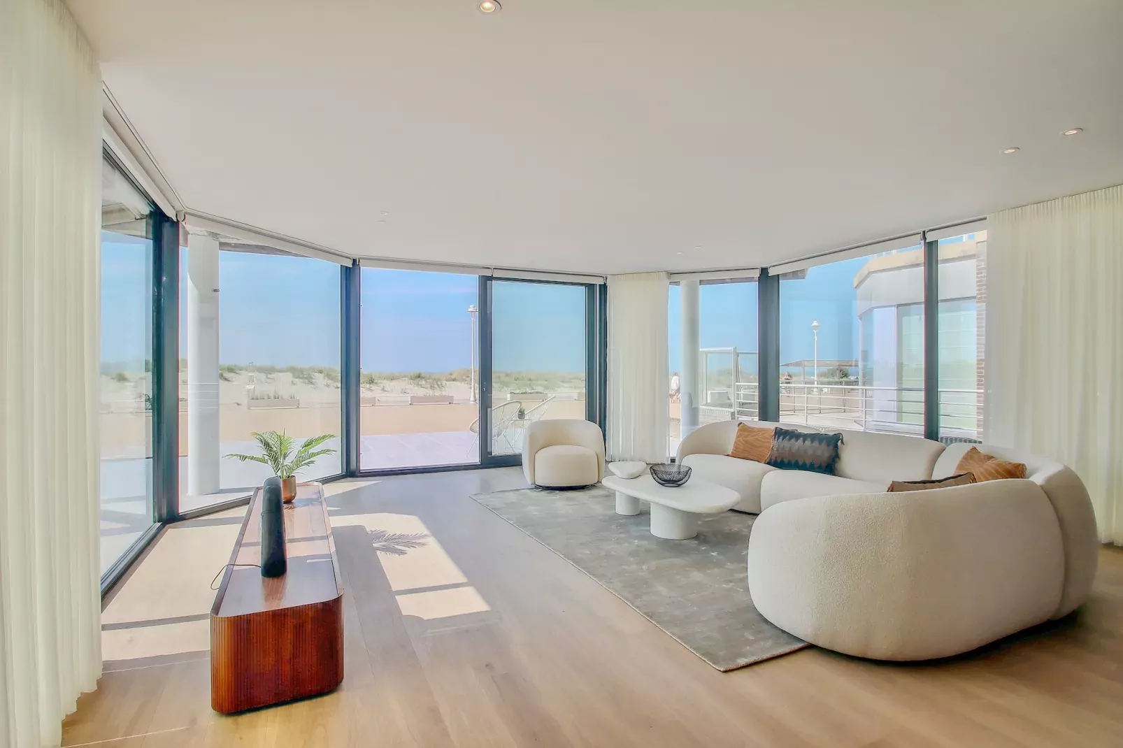 SCORPIO A/B-Living room