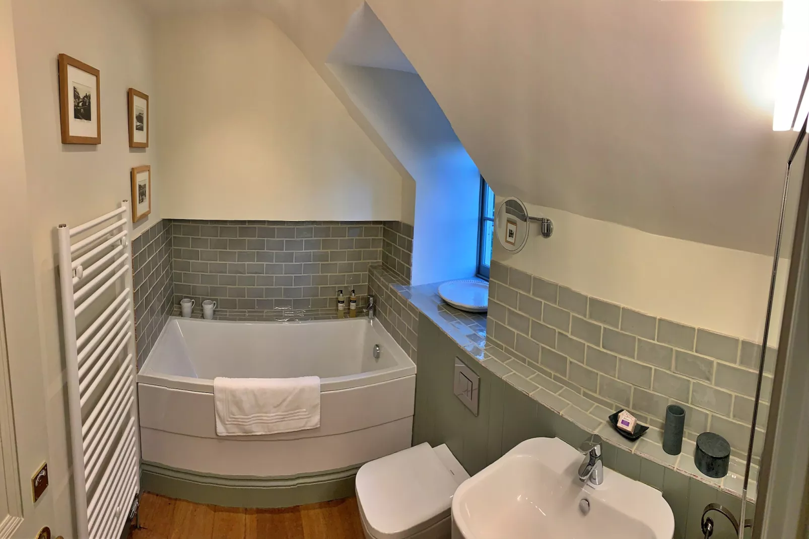 Ingleby Manor - Manor Cottage-Bathroom