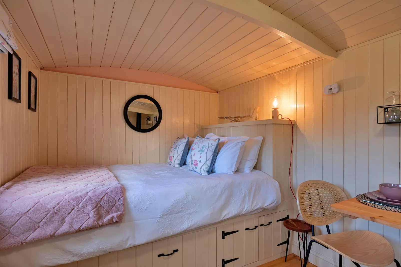 The Flower Hut-Bedroom