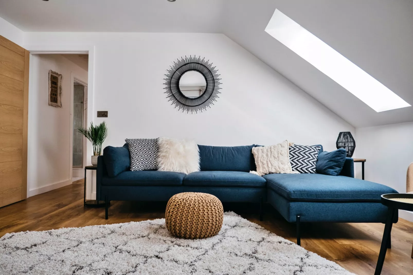 Tolcarne Stay - Luxury Newquay Apartment-Living room