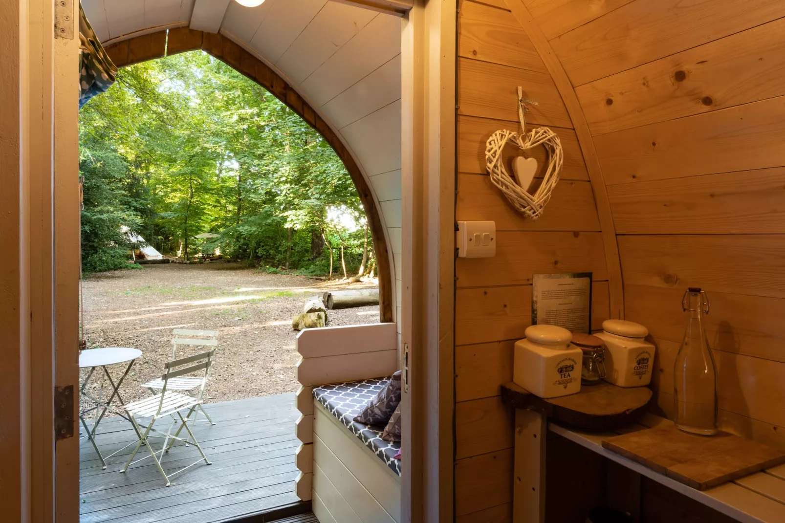 Daisy Glamping Pod-Terrace balcony