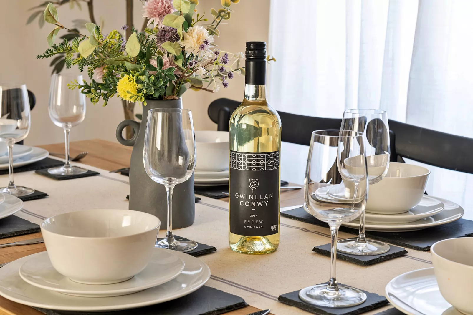 Bwthyn Llechi (Slate Cottage)-Dining room