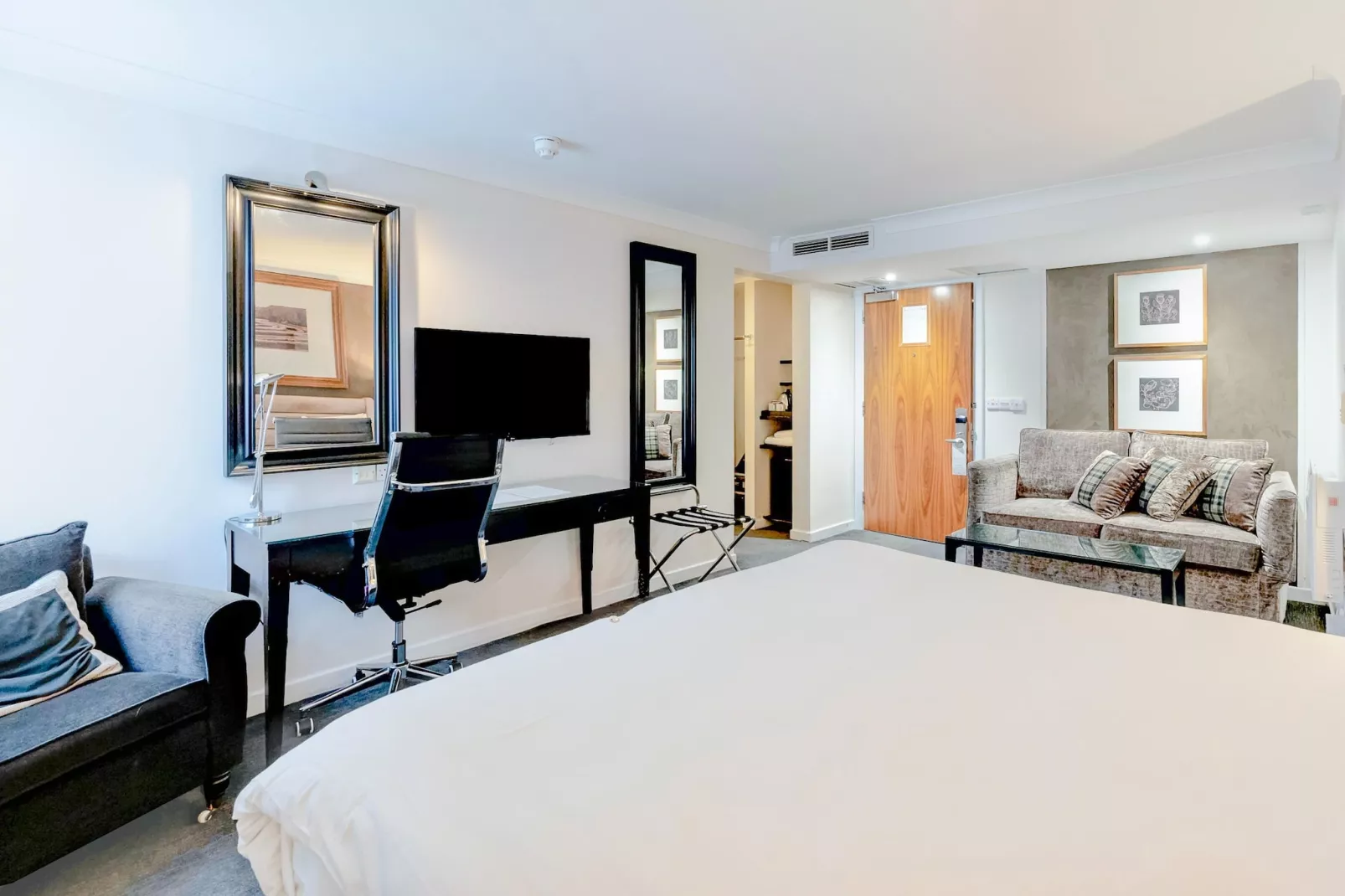 Landmark Delx Double-Bedroom