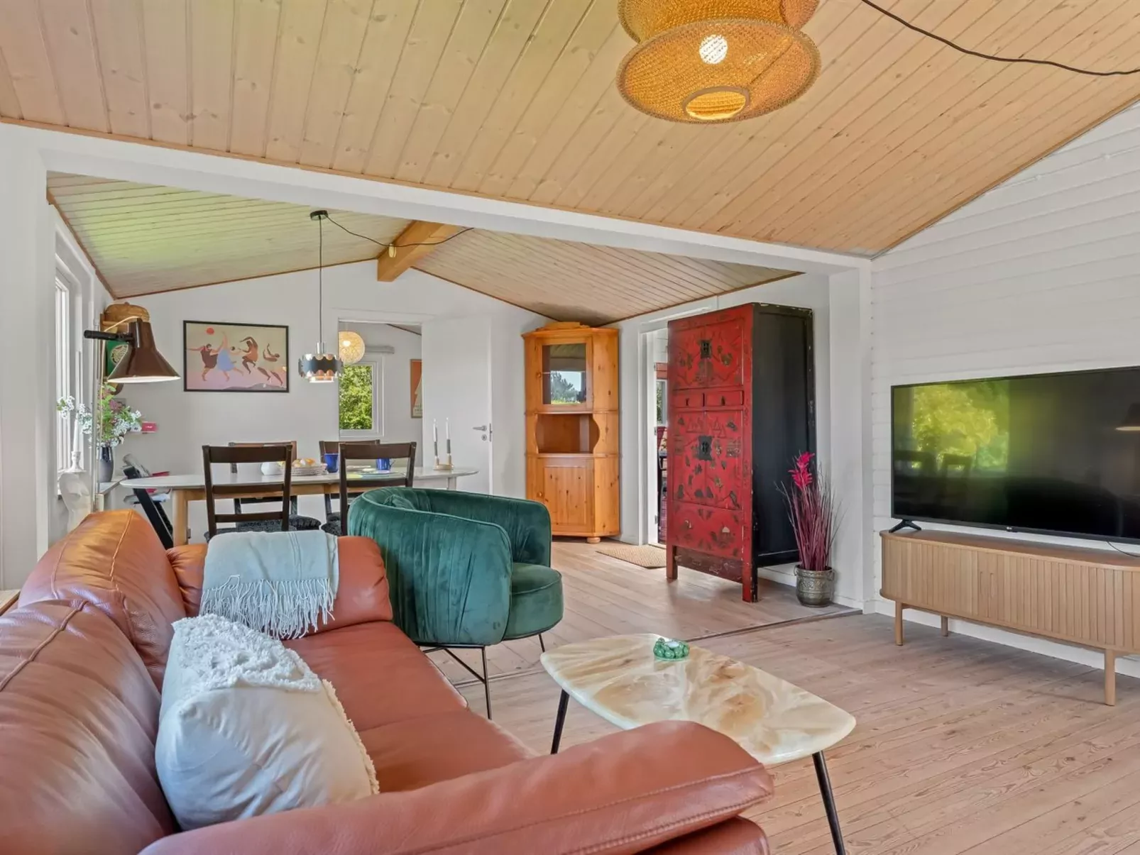 "Oona" - 700m from the sea-Inside