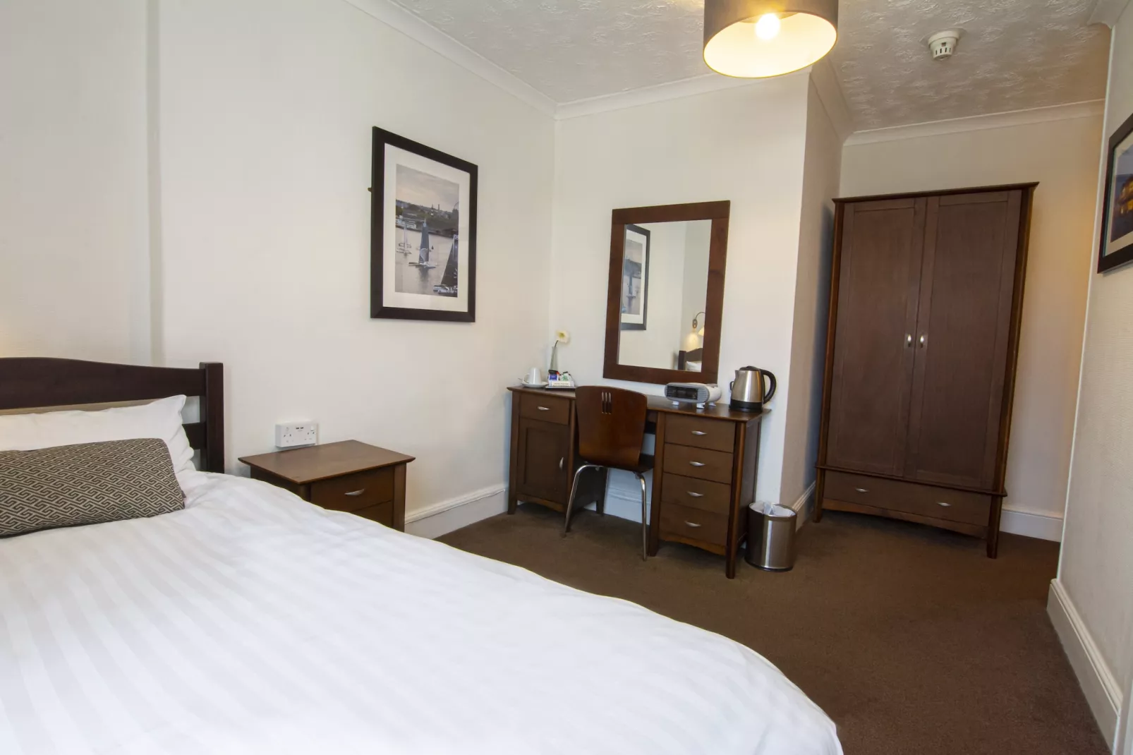 Grosevnor  Sta Single-Bedroom