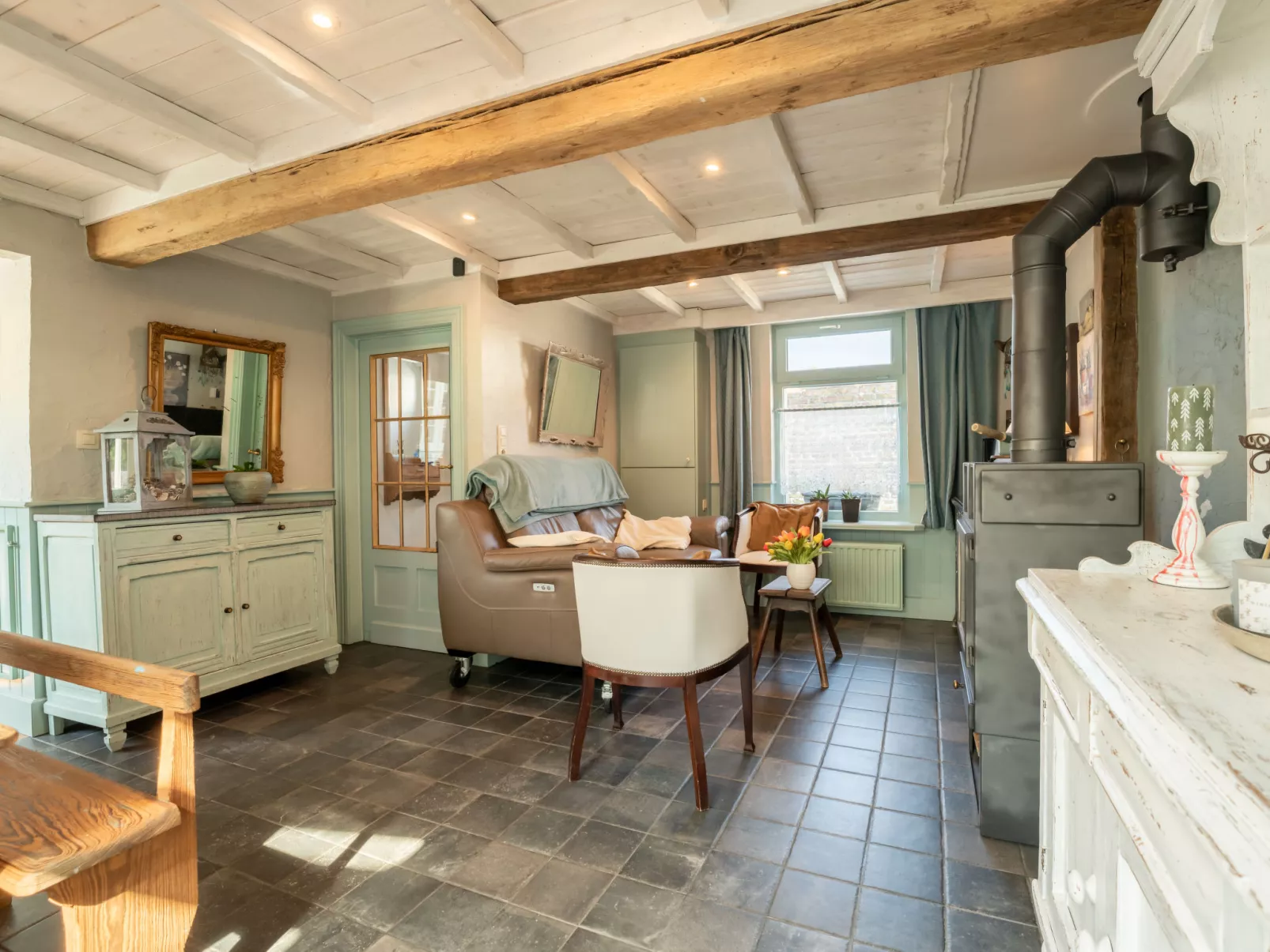 Gigi - quit and rustic cottage-Inside