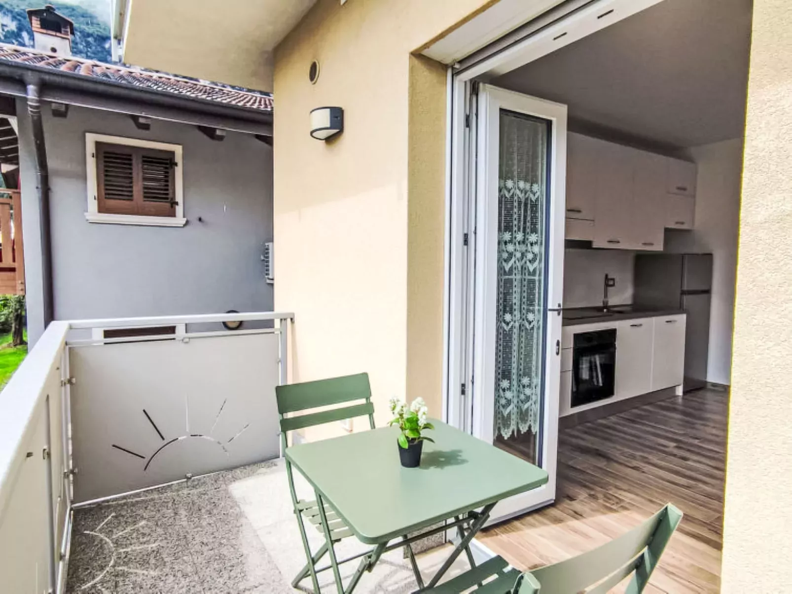 Calicantus - Nespolo-Outside