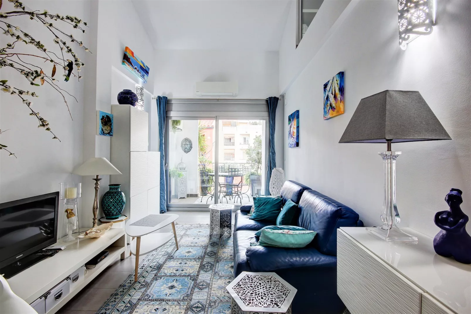 EUGENI D'ORS 3 1 Roses-Living room