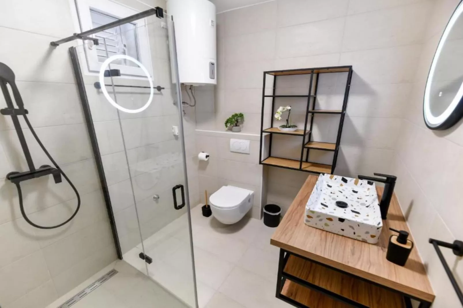 Four Bedroom Villa With Hot Tub-Salle de bain