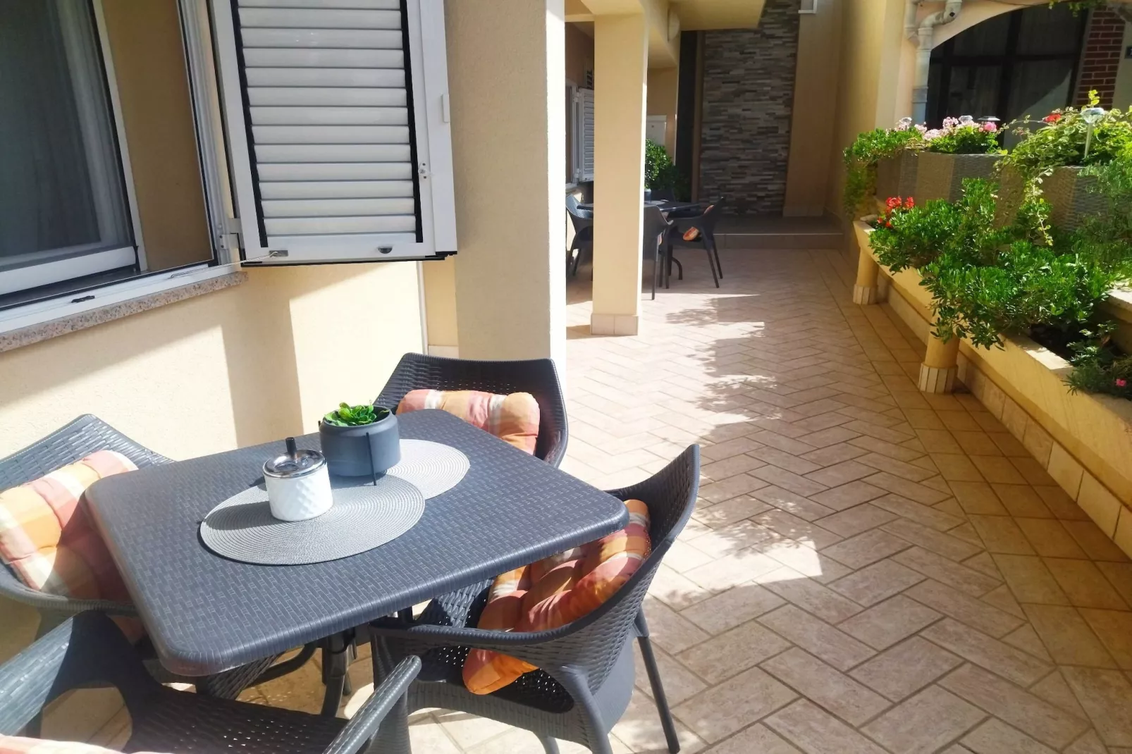 Charming One Bedroom Apartment Povljana - One Bedroom Apartment-Outdoor