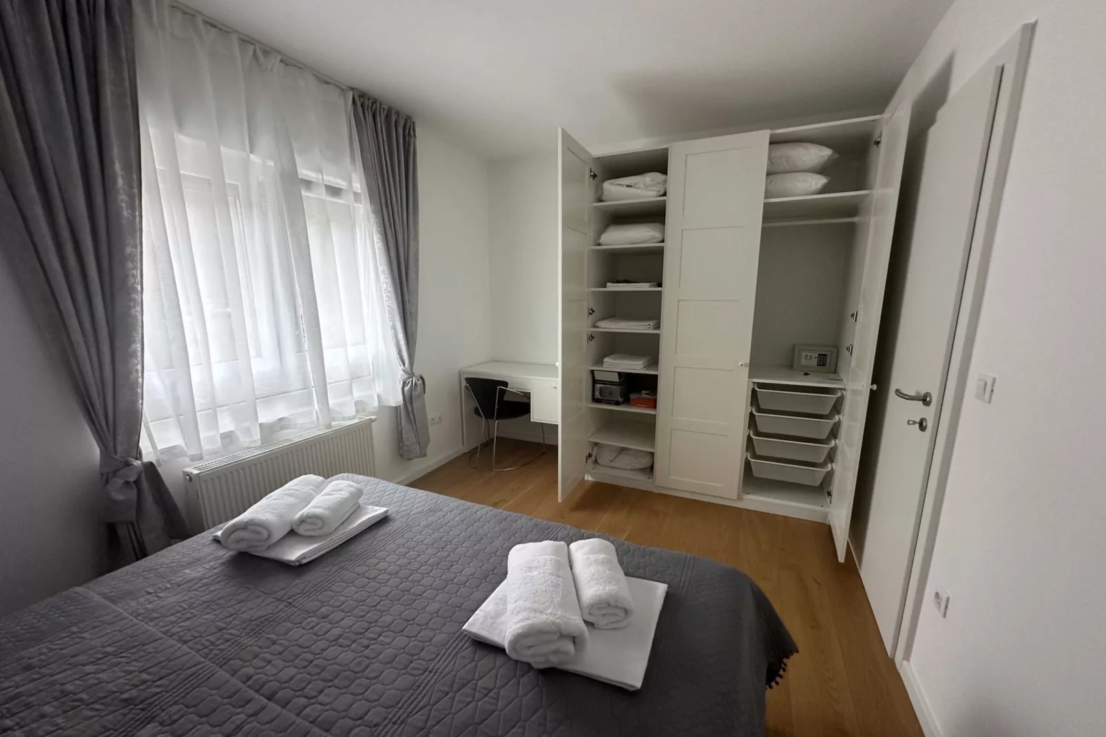 Cozy Retreat in Krapinske Toplice: Comfort and Prime Location with Pivate Parking - One Bedroom Apartment-Bedroom