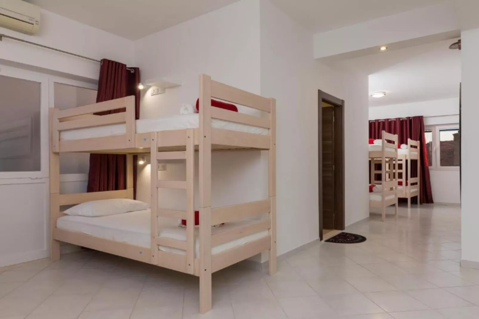 Hostel Free Bird  - Bed in Ten Bed Mixed Dormitory Room 5 (J)-Bedroom