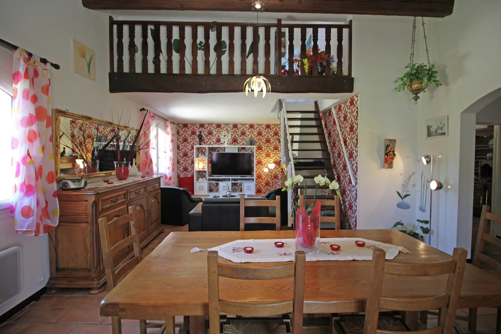 Nicou-Dining room