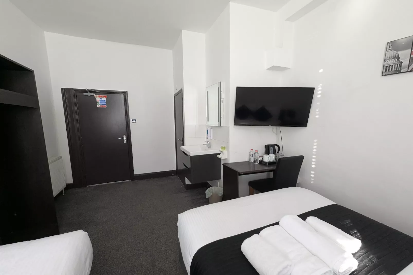 Firs lodge Sta twin-Bedroom