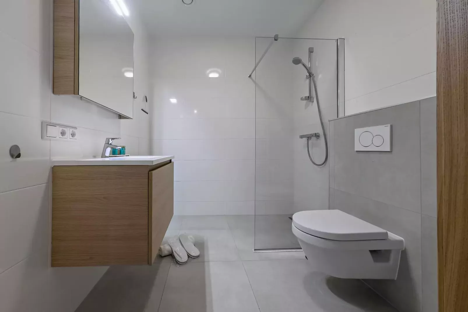 Pharos Sea Wave Panorama 16-Bathroom