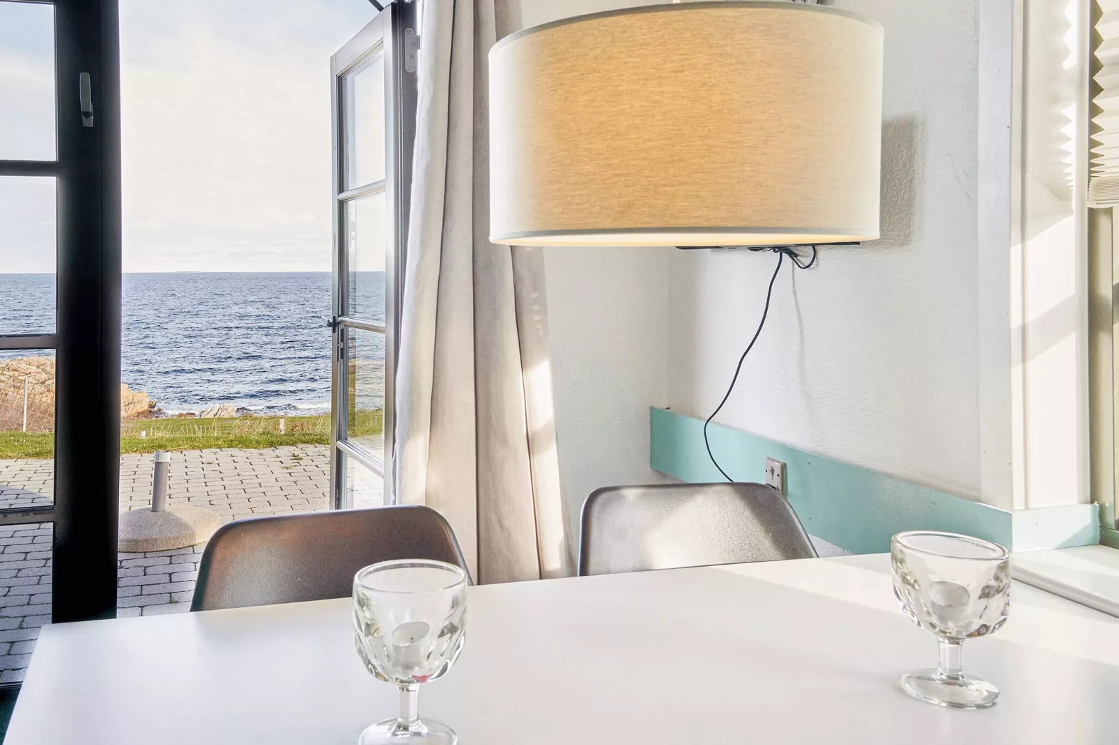 3 room w/seaview-Indoor
