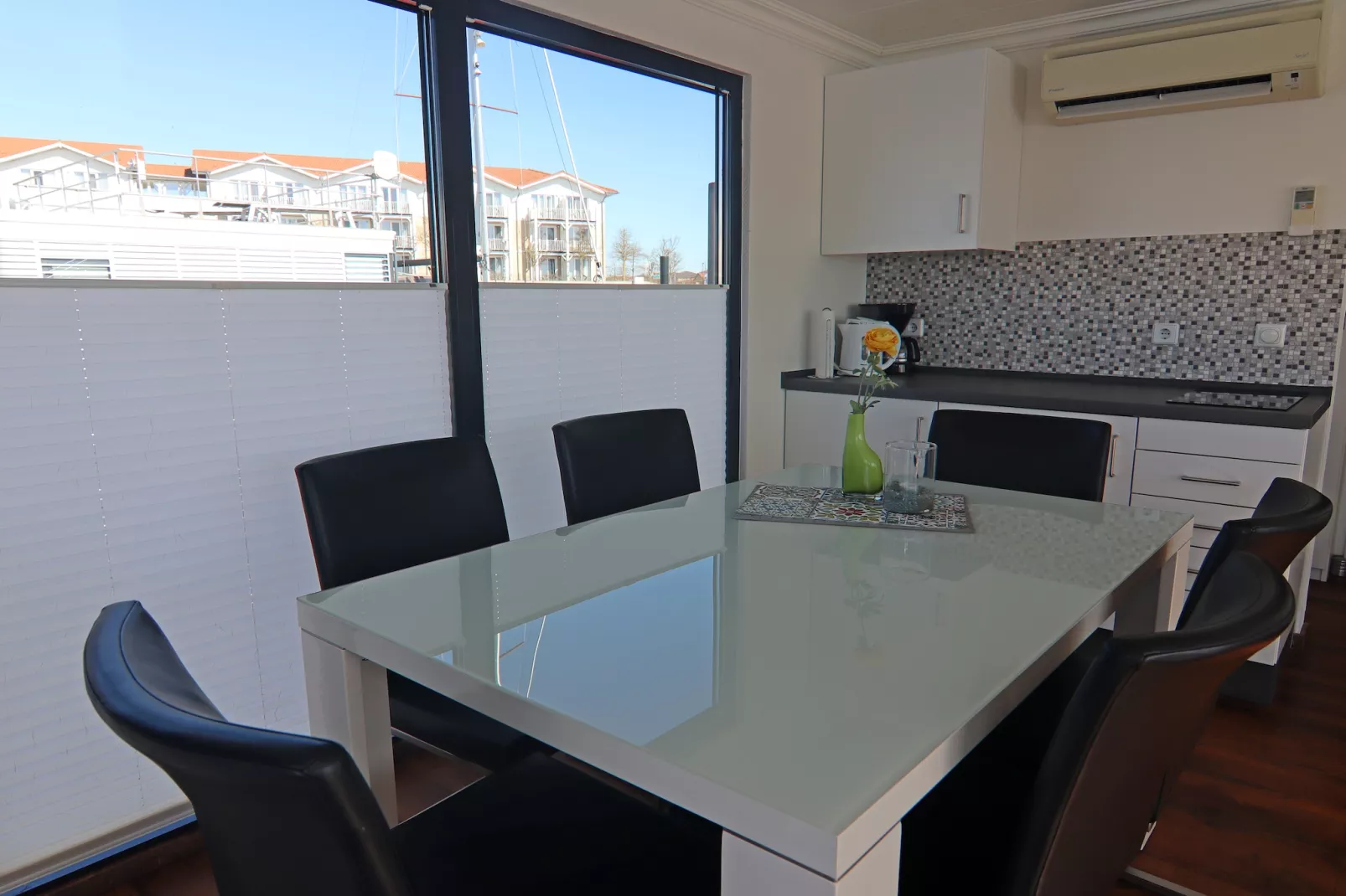 Hausboot Family & Friends LP2 / 1-2 Personen-Dining room