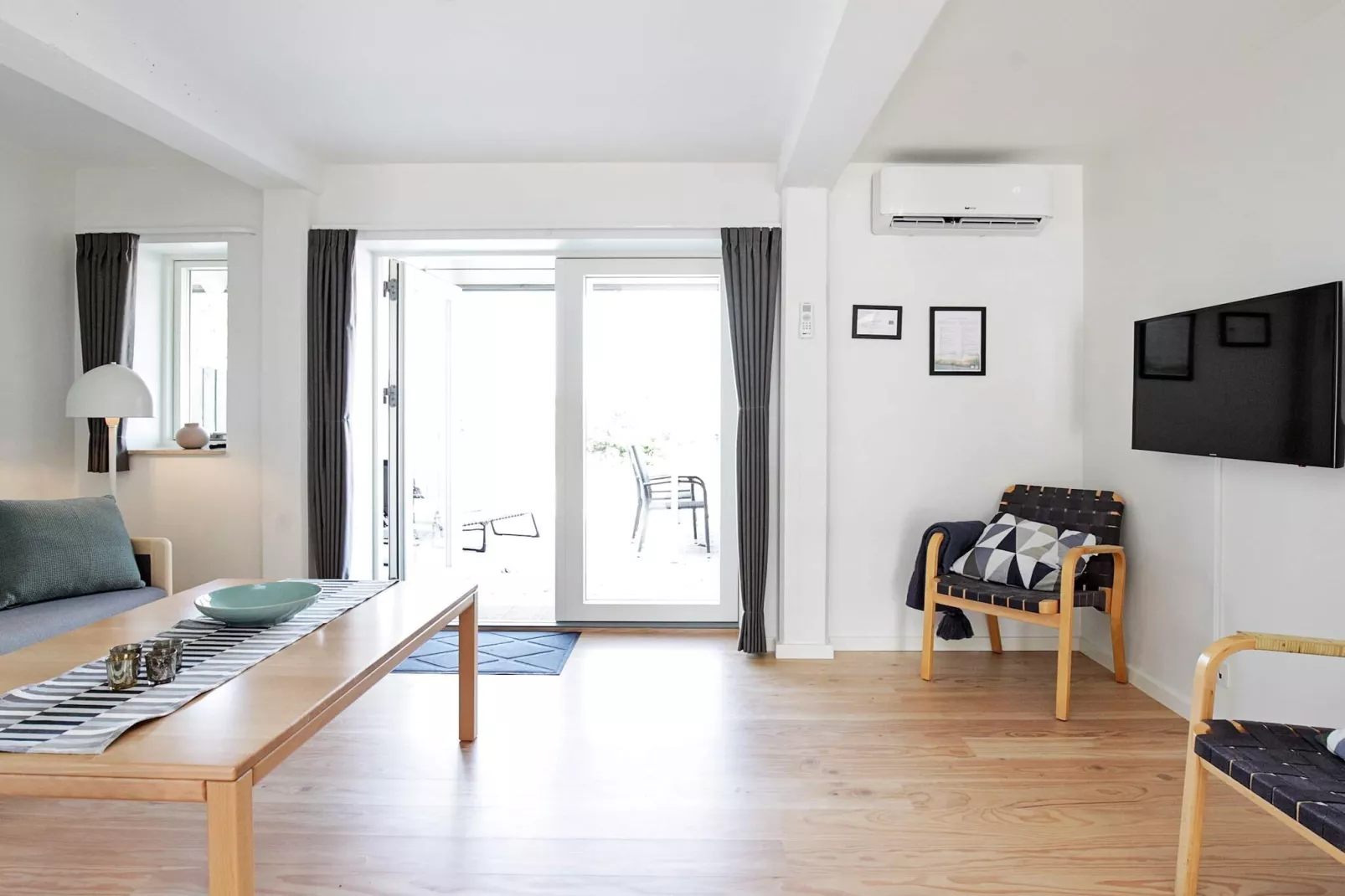 3 rooms app.,2stories,bay view,PLUS-Indoor