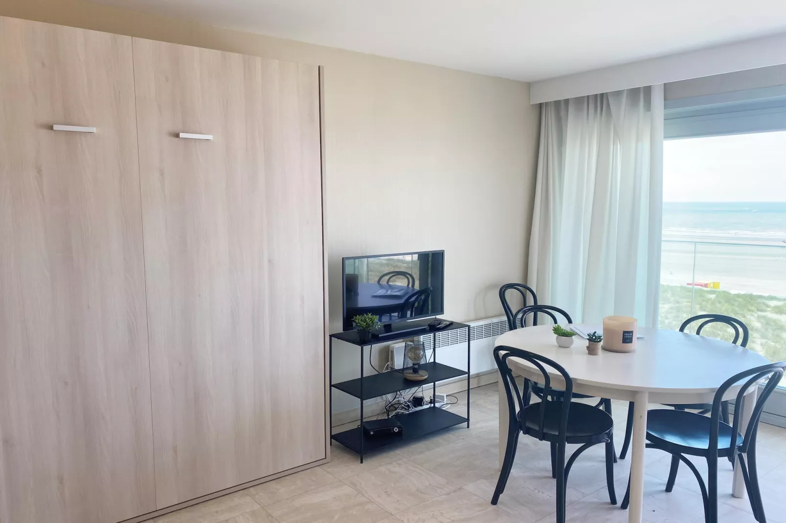 SEAWIND 502-Dining room