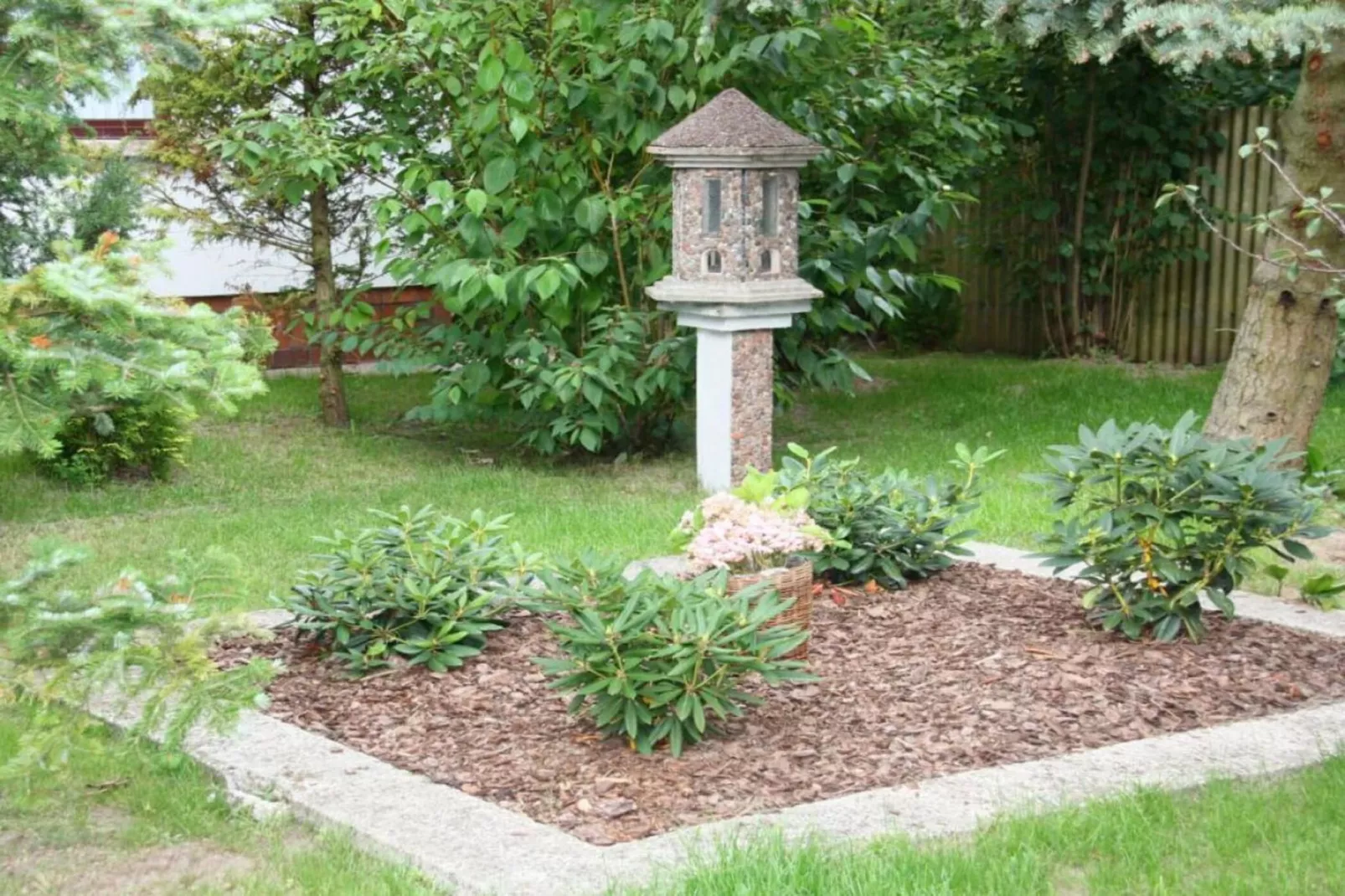 76259-Gardens summer